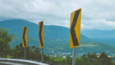 Pixabay road-sign-5402024(© Veronicatxoxo / Pixabay – Pixabay License, https://pixabay.com/de/service/license/)